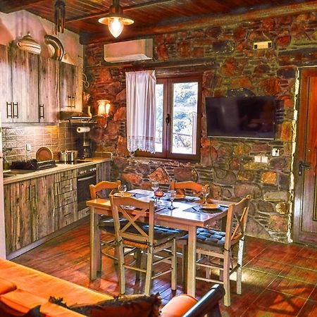 "Pefkopetro" Traditional House Keramotí Eksteriør bilde