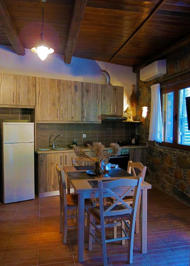 "Pefkopetro" Traditional House Keramotí Eksteriør bilde